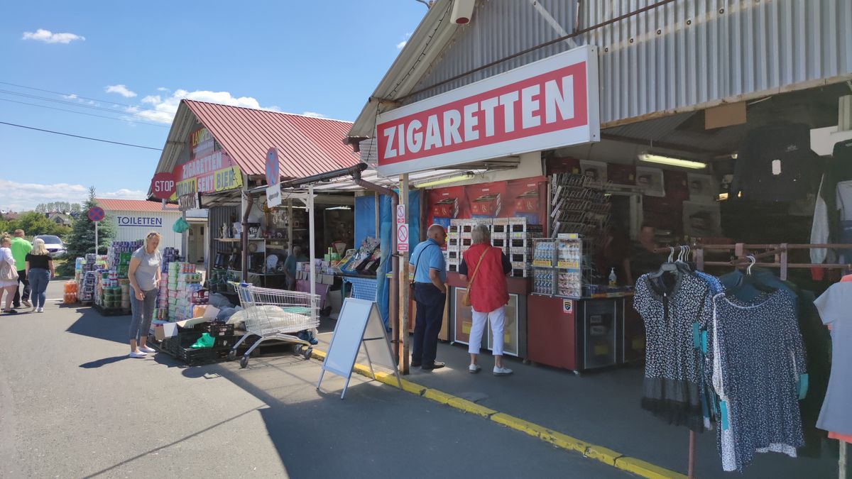 W sklepach dla Niemców można kupić niemal wszystko. Najpopularniejsze są jednak papierosy