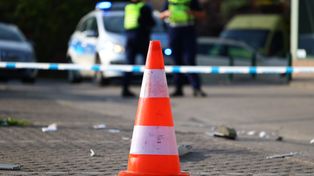 Wypadek na DW 975 w Sukmaniu koło Wojnicza. Samochód dachował