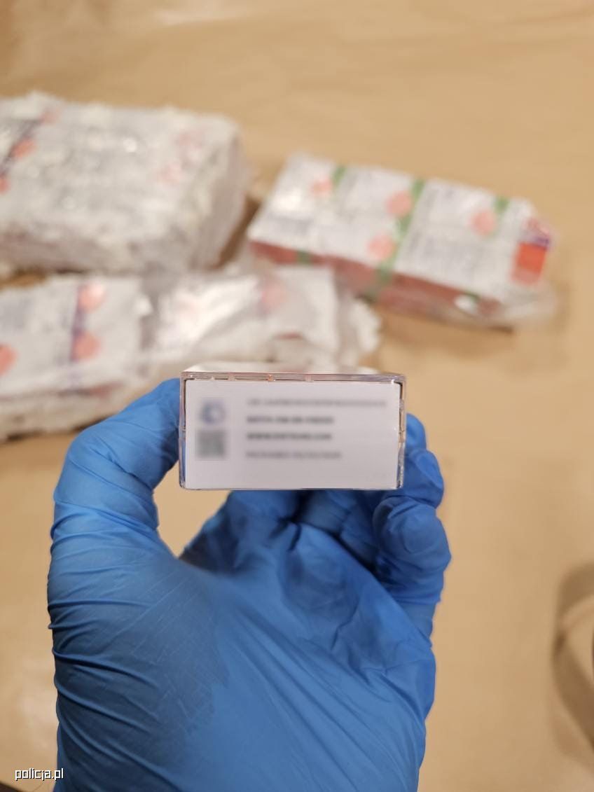 Kurierski szlak narkotykowy rozbity w Krakowie. Przesyłki z Niderlandów i areszt dla pseudokibiców