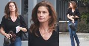 57-letnia Cindy Crawford BEZ MAKIJAŻU spaceruje po ulicach Santa Monica (ZDJĘCIA)