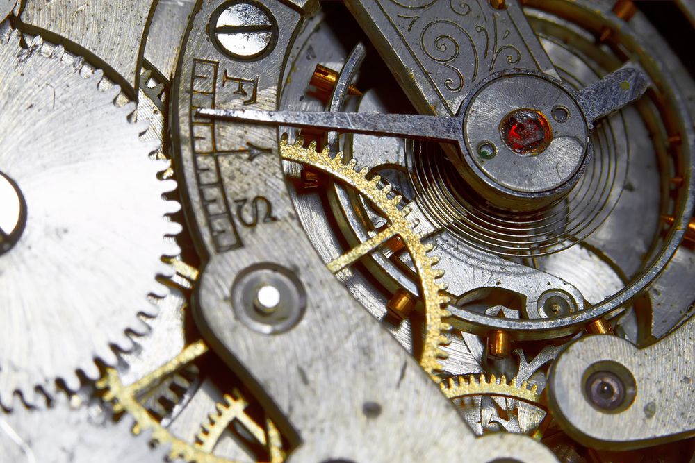 Zdjęcie [url=http://www.shutterstock.com/pl/pic-195840467/stock-photo-rusty-mechanism-in-the-old-clock.html?src=53qcbH0DZEdGj6N-VPfYmQ-1-97]mechanizmu[/h2] pochodzi z serwisu shutterstock.com