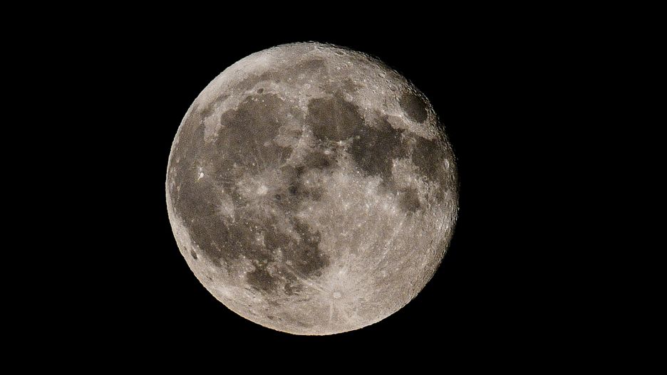 Woda na Księżycu. Najnowsze ustalenia naukowców