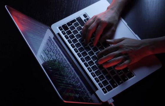 Ministerstwo Cyfryzacji przeciw dezinformacji. Wystartowała akcja edukacyjna