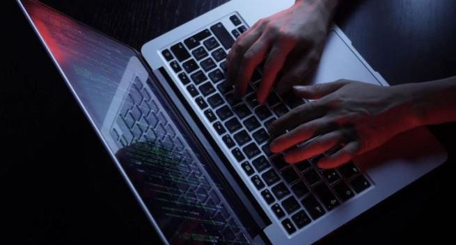 Ministerstwo Cyfryzacji przeciw dezinformacji. Wystartowała akcja edukacyjna