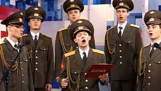 Rosyjski chór wojskowy śpiewa "SKYFALL"!