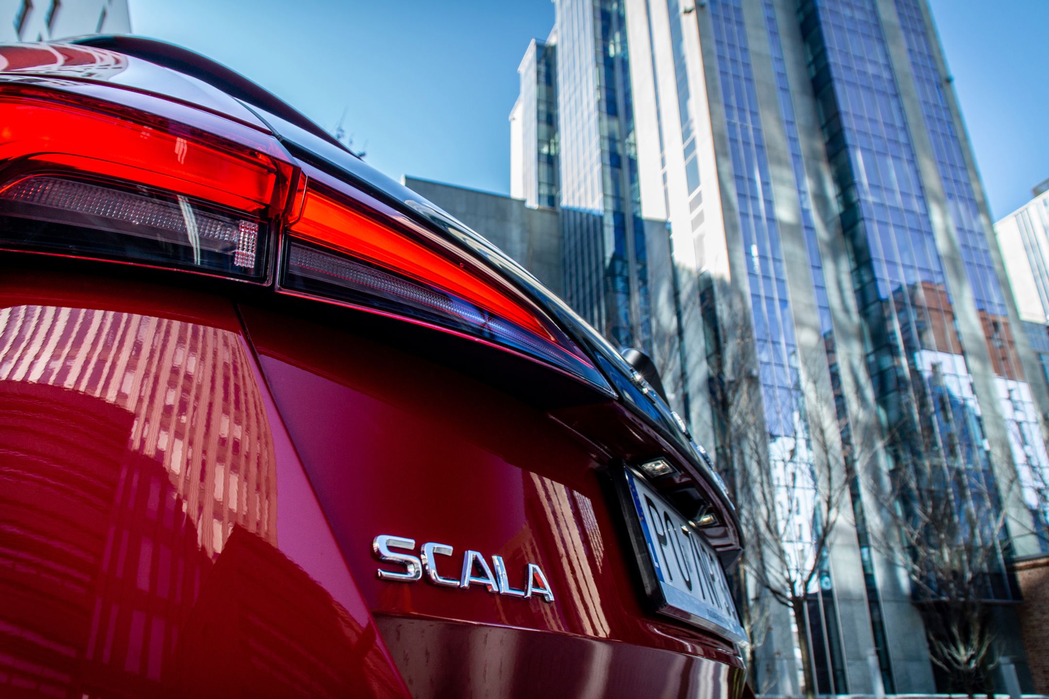 Scala? Znaczy schody. Skoda wspina się po kolejnych jej stopniach