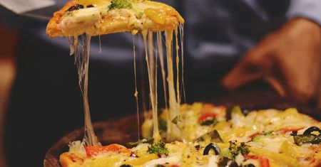 Nie do wiary, co zrobił z pizzą. 39-latek za kratami