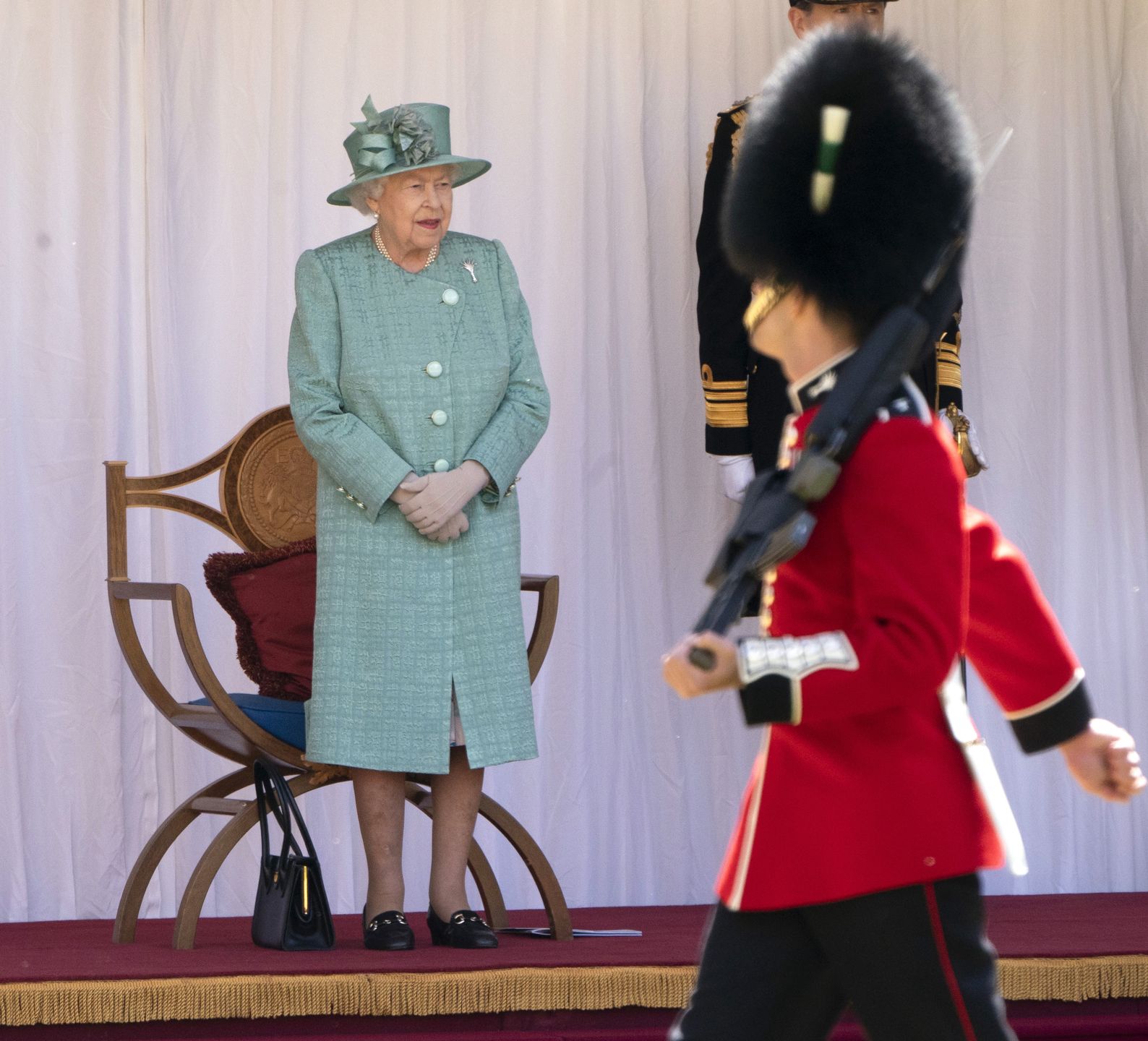 Królowa Elżbieta II podczas "Trooping the Colour 2020"