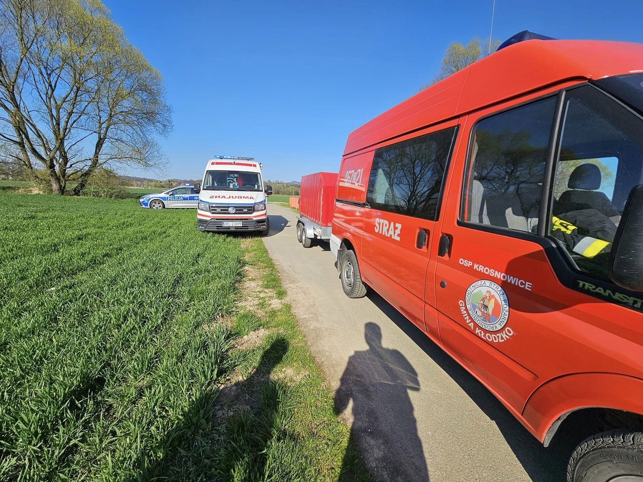 Służby w okolicy miejsca zdarzenia