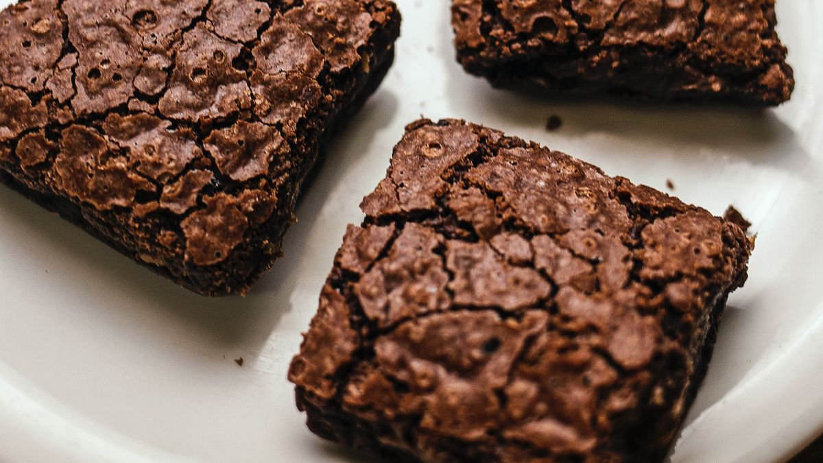 Awaryjne ciasto w 3 minuty to wyśmienity deser, który przygotujesz w mgnieniu oka 