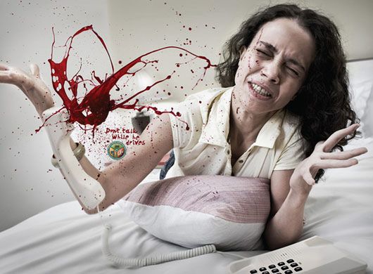 Nie rozmawiaj przez telefon, kiedy prowadzisz! - krwawa kampania reklamowa 3