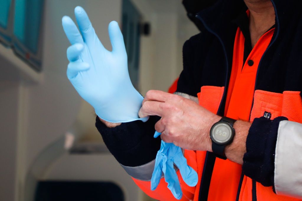 Bydgoszcz. Tkwił przy zwłokach brata 10 godzin, był problem z kartą zgonu