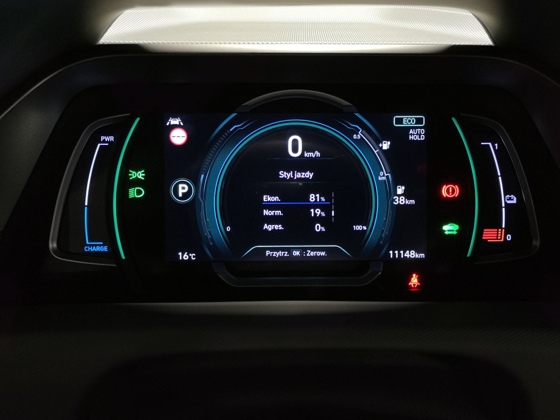 Hyundai Ioniq Electric: System zarządzania energią i audio Infinity 17