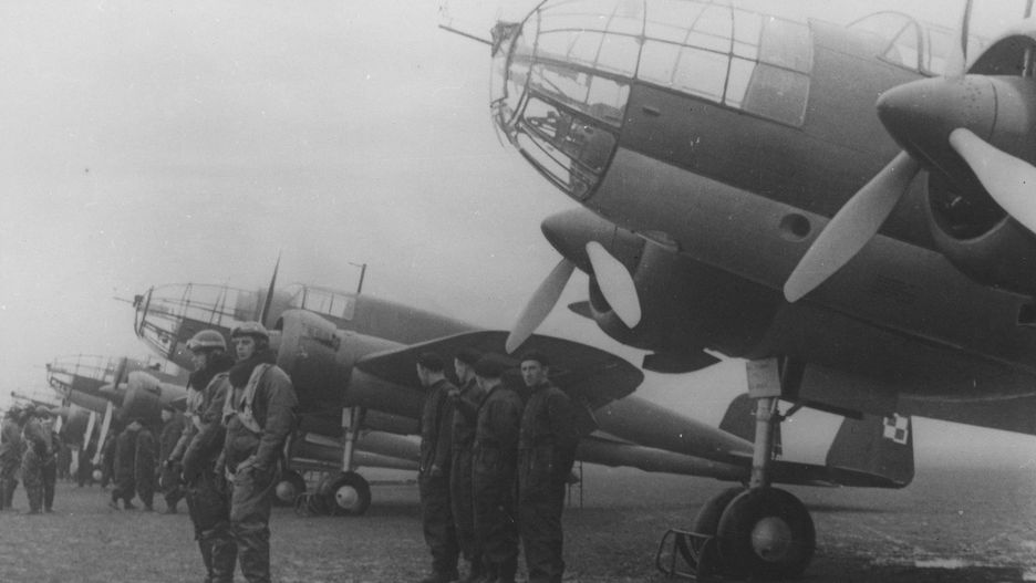 Załogi przy samolotach PZL-37 Łoś z 210. Dywizjonu Bombowego.