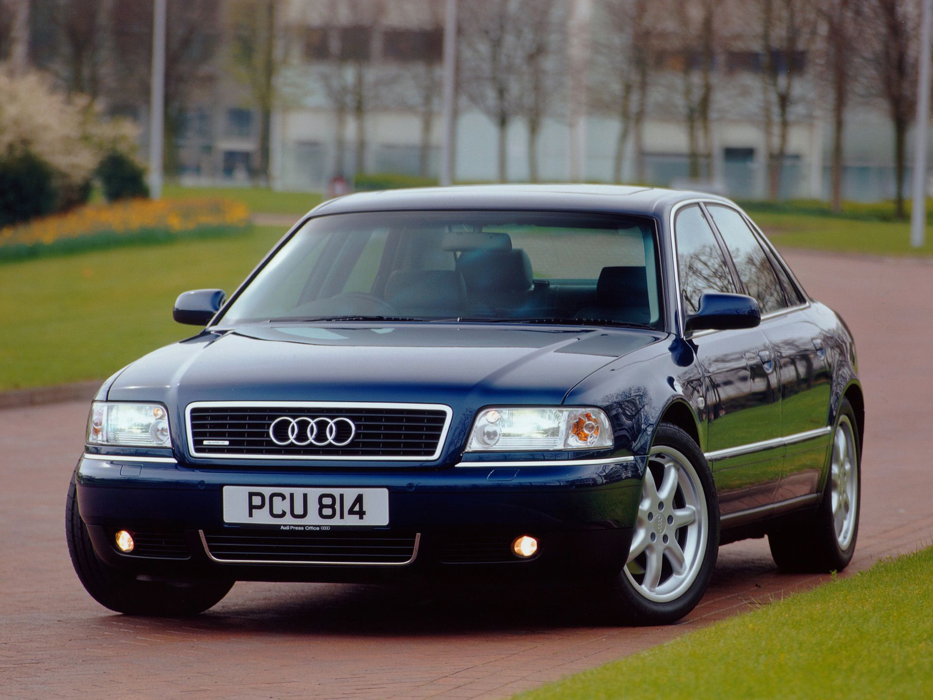 Audi A8 D2