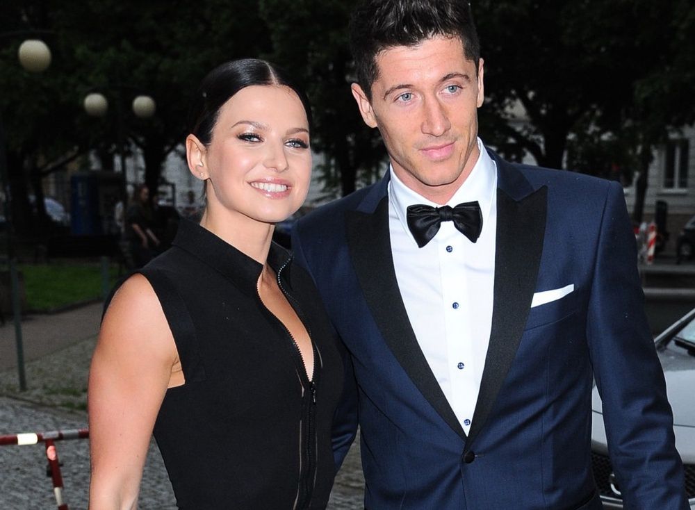 Anna i Robert Lewandowscy promują trend z lat 90. Jeszcze niedawno takie skarpetki uchodziły za obciachowe