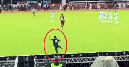 Młody kibic wbiegł na murawę. Reakcja Leo Messiego bezcenna