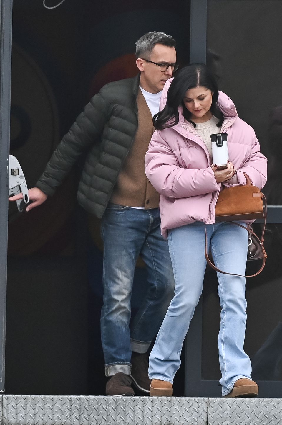 Katarzyna Cichopek i Maciej Kurzajewski maszerują z termosami