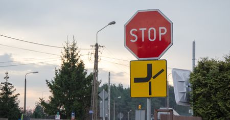 Czy znasz te przepisy ruchu drogowego? W quizie czyhają pułapki
