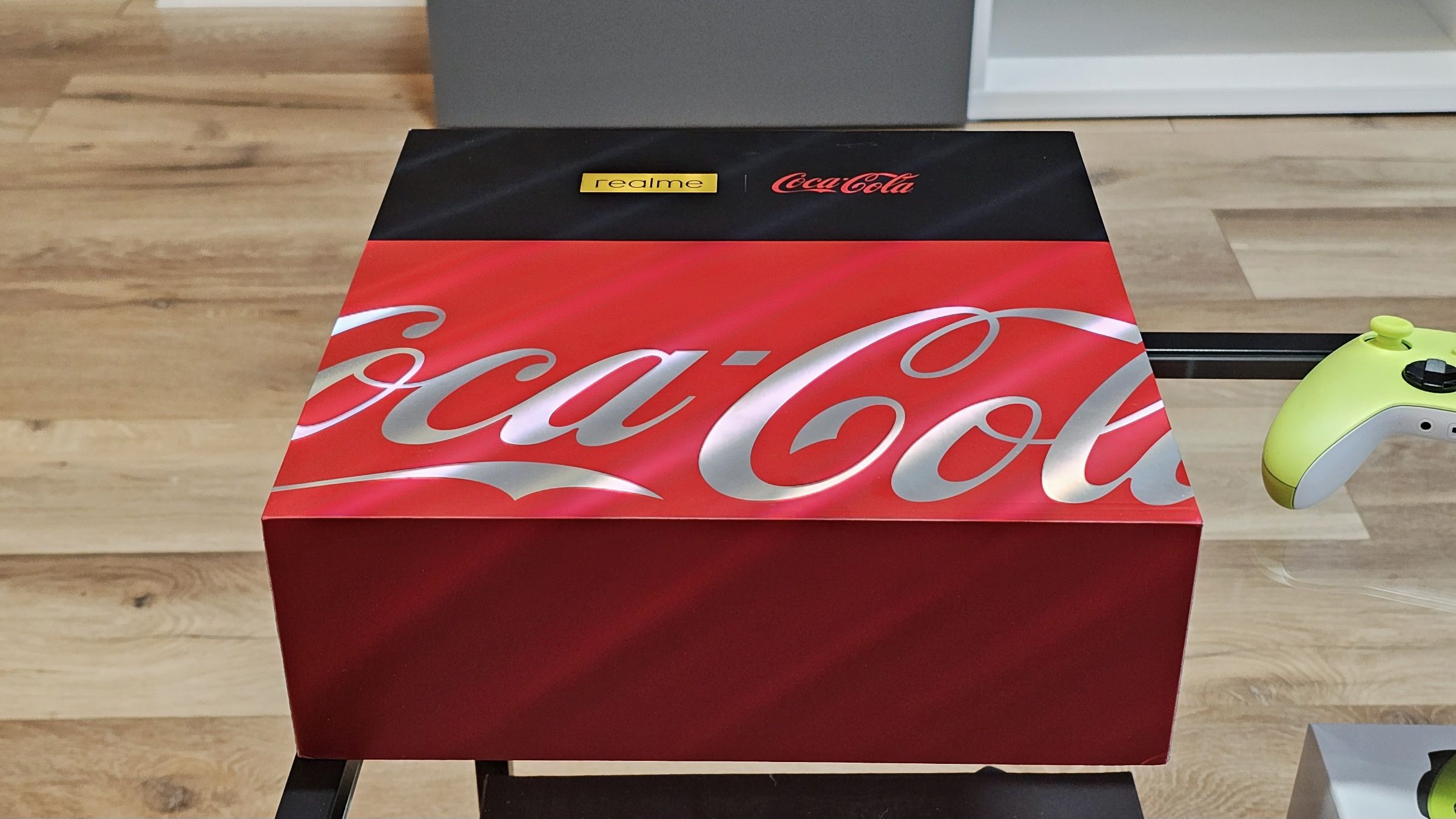 realme 10 Pro 5G Coca-Cola Edition