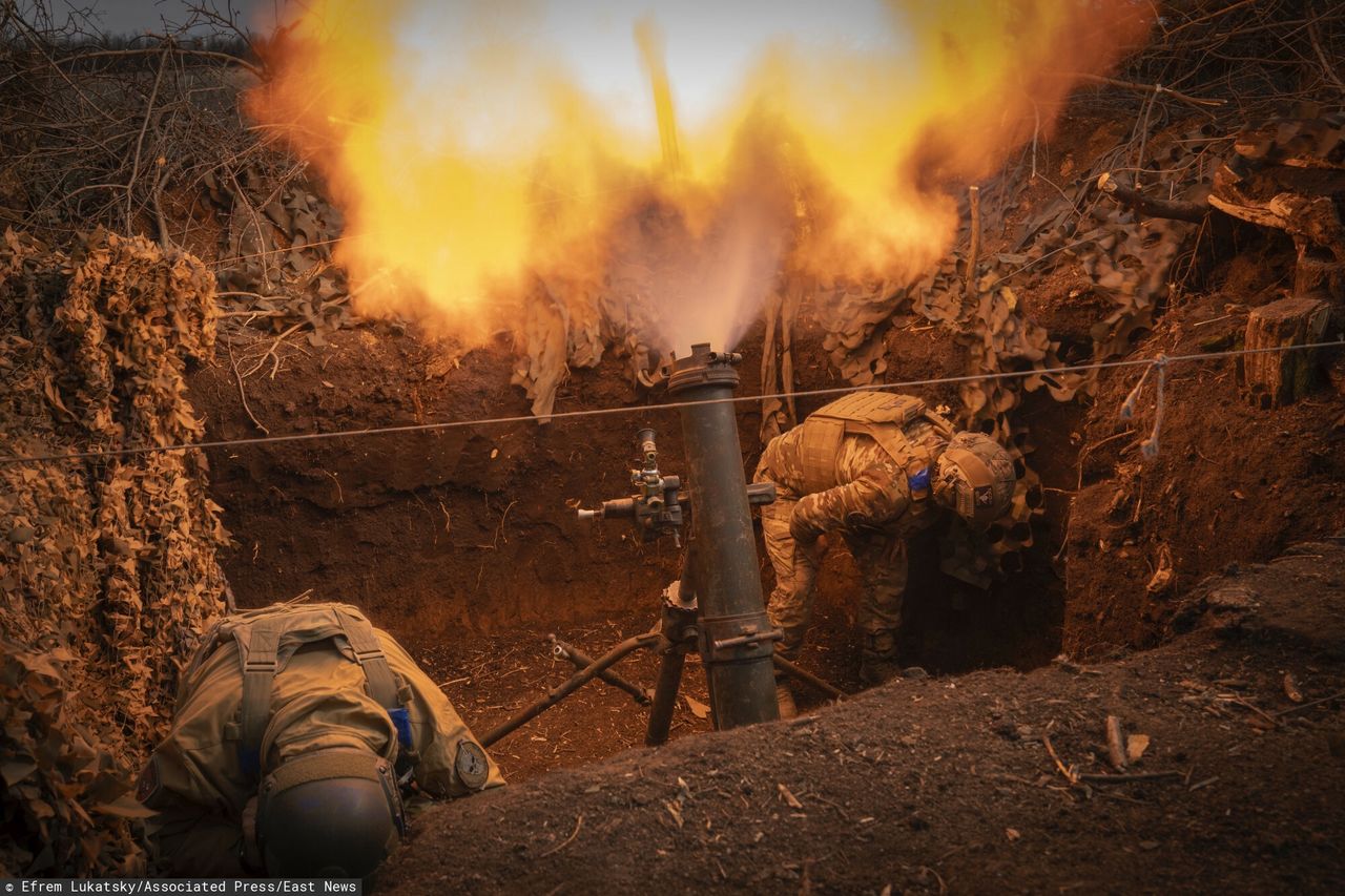 Ukraińscy żołnierze na froncie pod Bachmutem