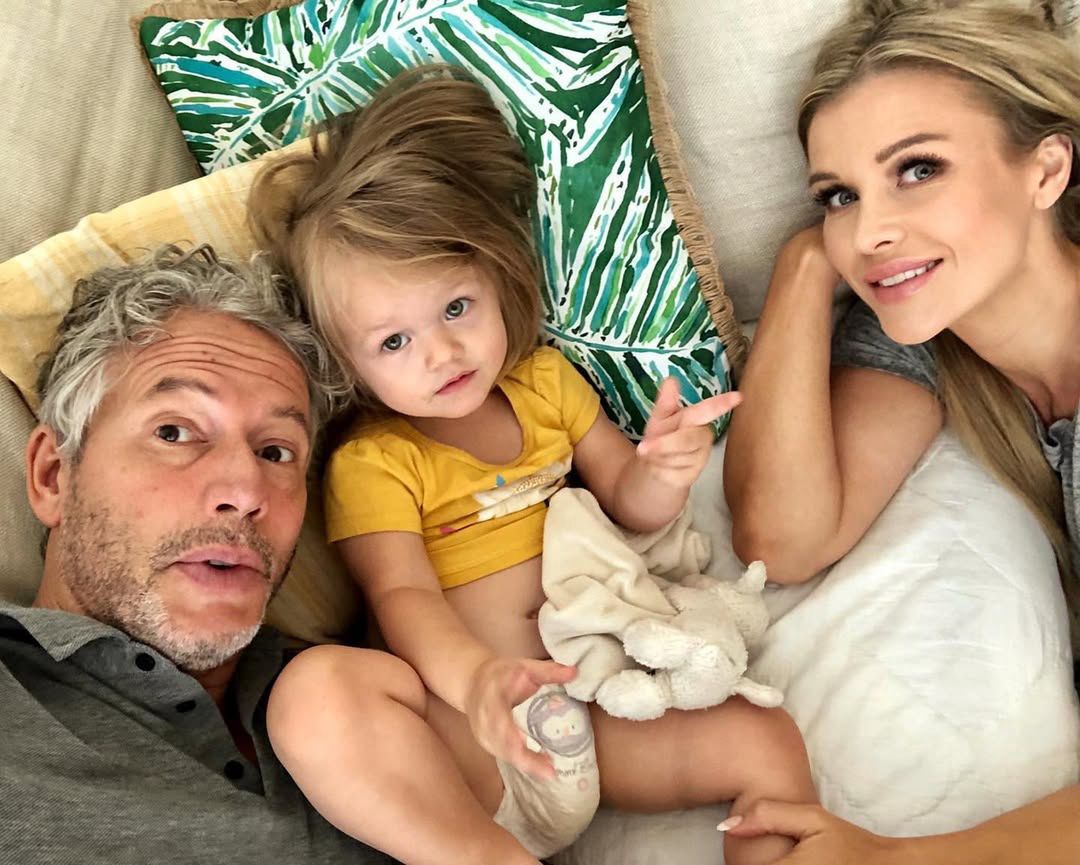 Joanna Krupa i Douglas Nunes z córką