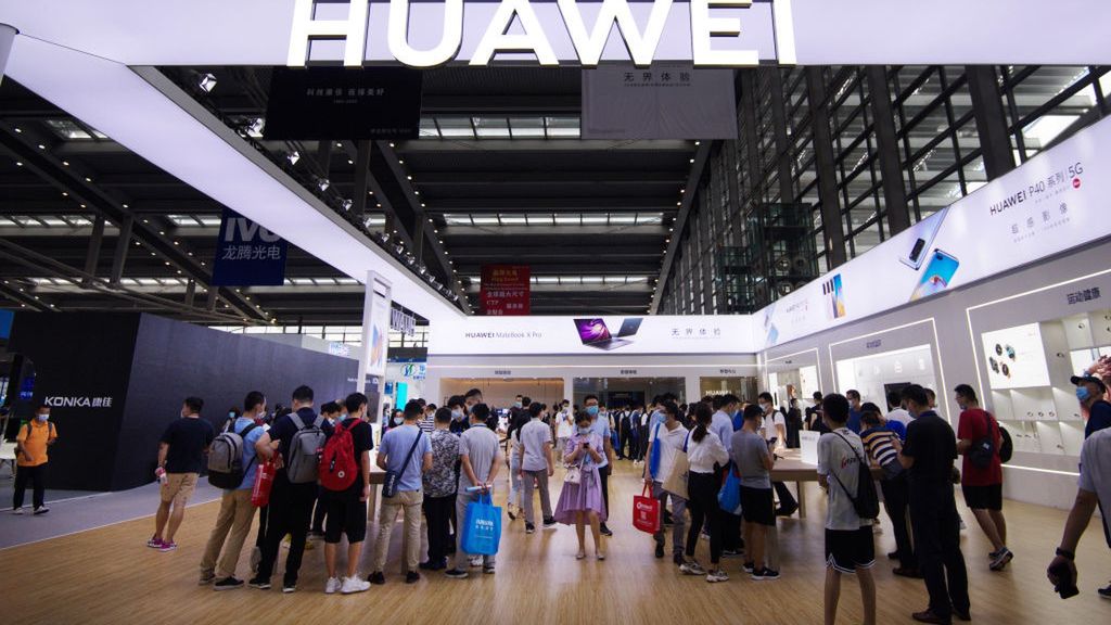 Wojna handlowa USA-Chiny. Jej kolejna odsłona uderza w Huawei.