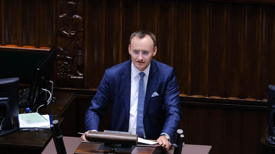 Mikołaj Pawlak jest krytykowany za swoje wypowiedzi dotyczące LGBT i edukacji seksualnej