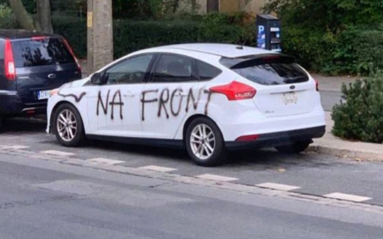 Incydent we Wrocławiu. Zdjęcia auta obiegły sieć. Policja komentuje