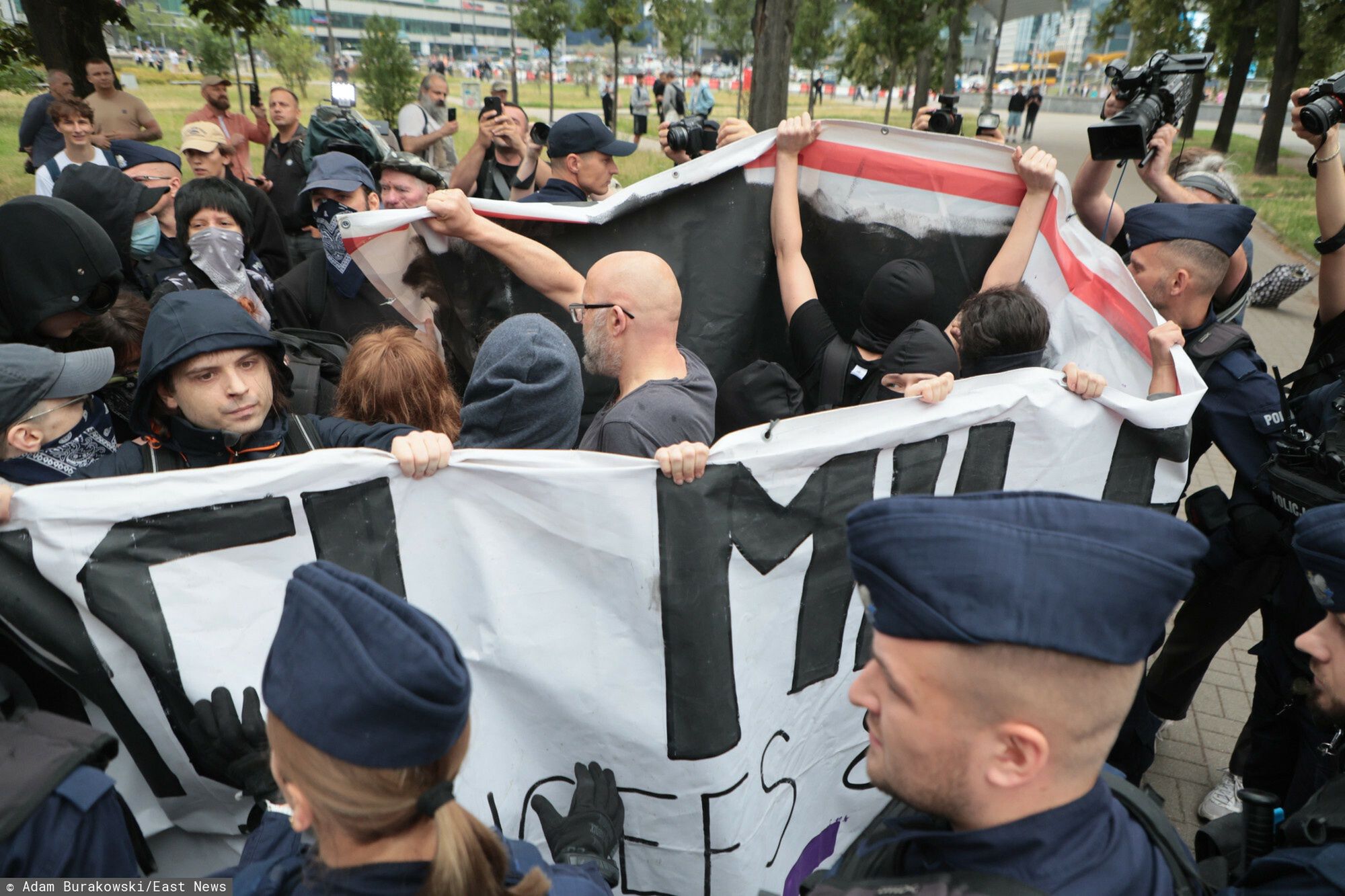 Ogólnopolskie protesty Stop Imigracji oraz kontrprotesty