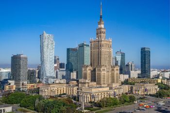 Pogoda w Warszawie. Prognoza na poniedziałek 20 kwietnia. Chłodny wiatr i przejaśnienia