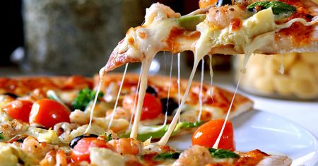 Nie zaprosili jej na pizzę dla pracowników. Polka dostała odszkodowanie.