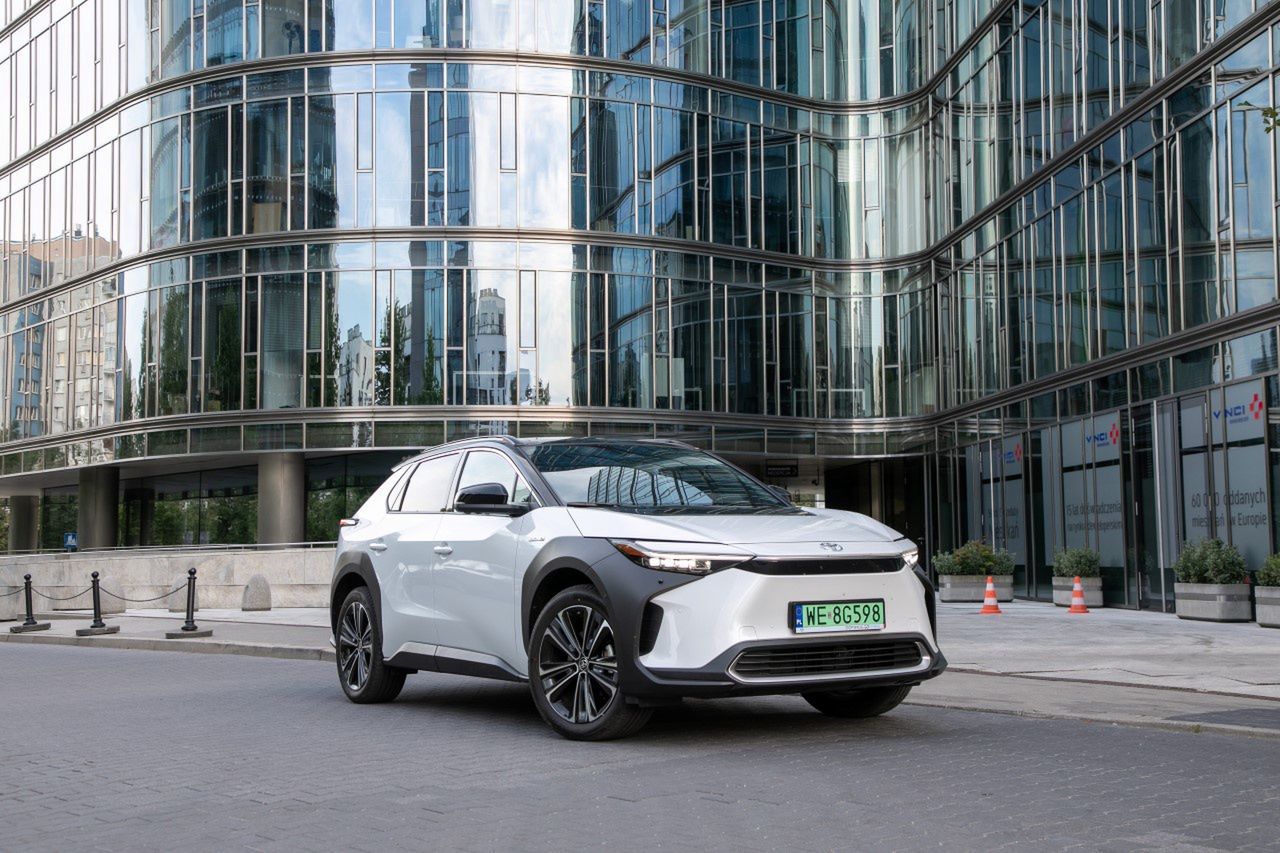 Toyota bZ4X teraz nawet 42 tys. zł taniej. Dołącz do rewolucji na atrakcyjnych warunkach