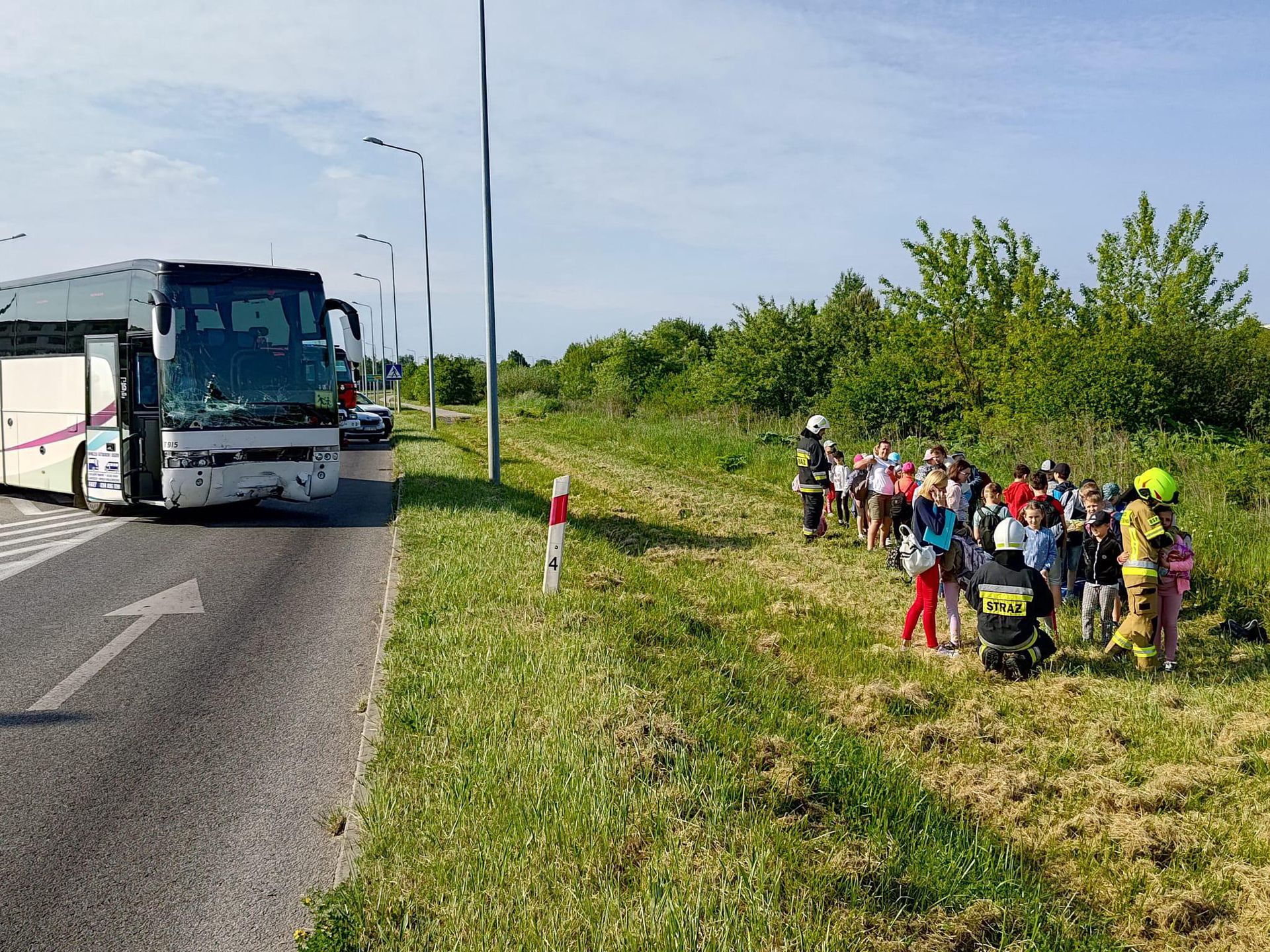 Dzieci jechały na wycieczkę. Autobus zderzył się z osobówką