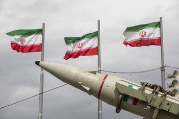 Pięć fal nalotów w ciągu 12 godzin. Iran uderzył w Bahrajn