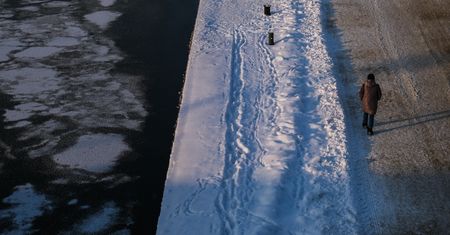 Mazowsze. Wisła w rejonie Kępy Polskiej przekroczyła stan alarmowy. Ruszyły lodołamacze