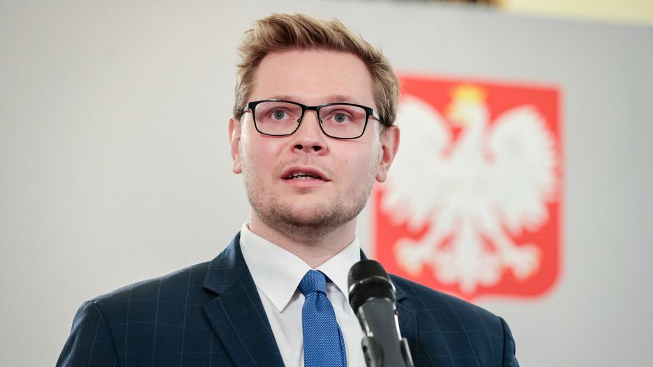Celebryci otrzymali szczepionkę na COVID poza kolejką. Michał Woś: to sprawa dla prokuratury