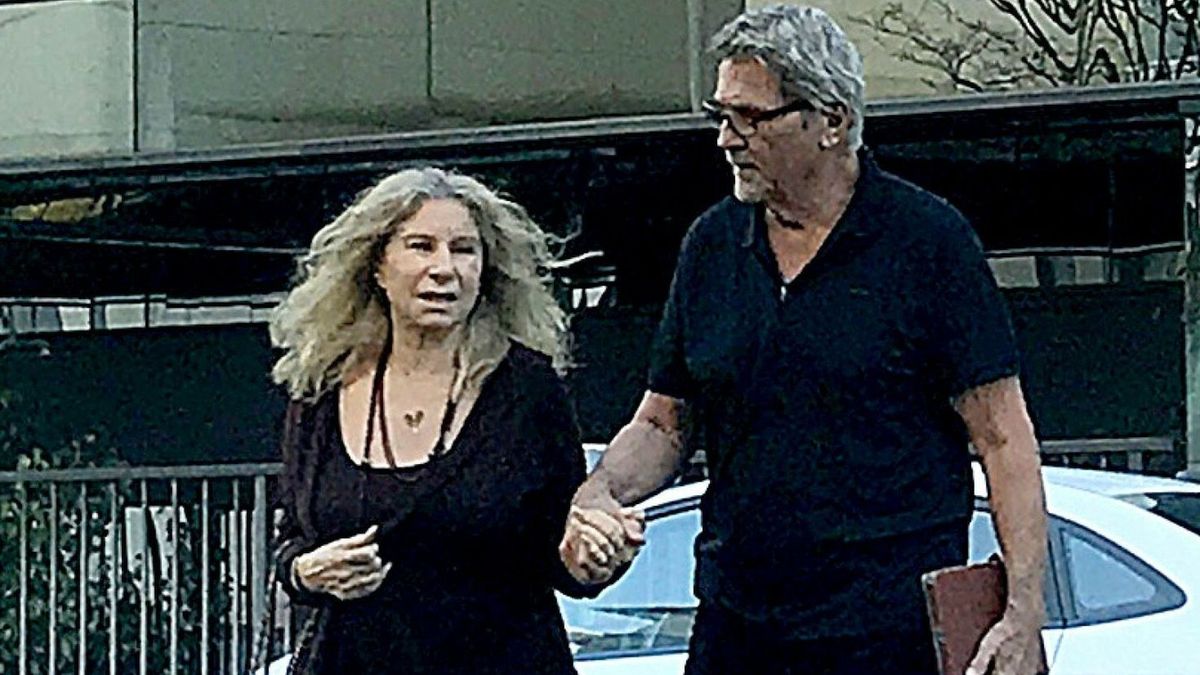 Barbra Streisand z mężem sfotografowana przez paparazzich w dniu 80. urodzin.