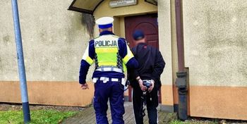 Słupsk: Kierował mimo sądowego zakazu. Nie miał ubezpieczenia OC