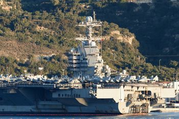 Awaria lotniskowca USA na Bliskim Wschodzie. Zbliża się do Iranu