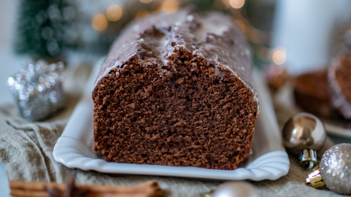 Wilgotne i miękkie ciasto piernikowe podaję z powidłami