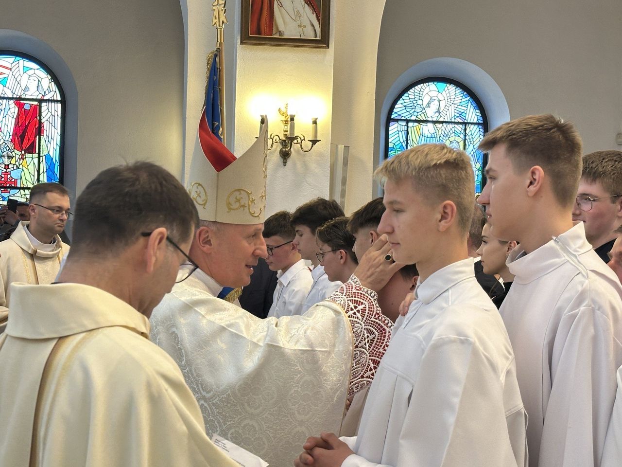 KUL razem z CBOS zbadał poziom religijności młodzieży. "Wyniki dają do myślenia"