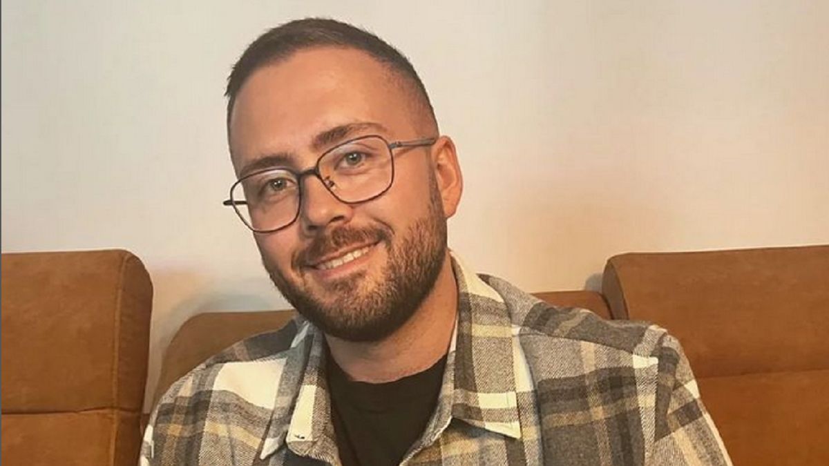 Przemek ze "Ślubu..." w umundurowaniu. "Ciężka jest to praca"