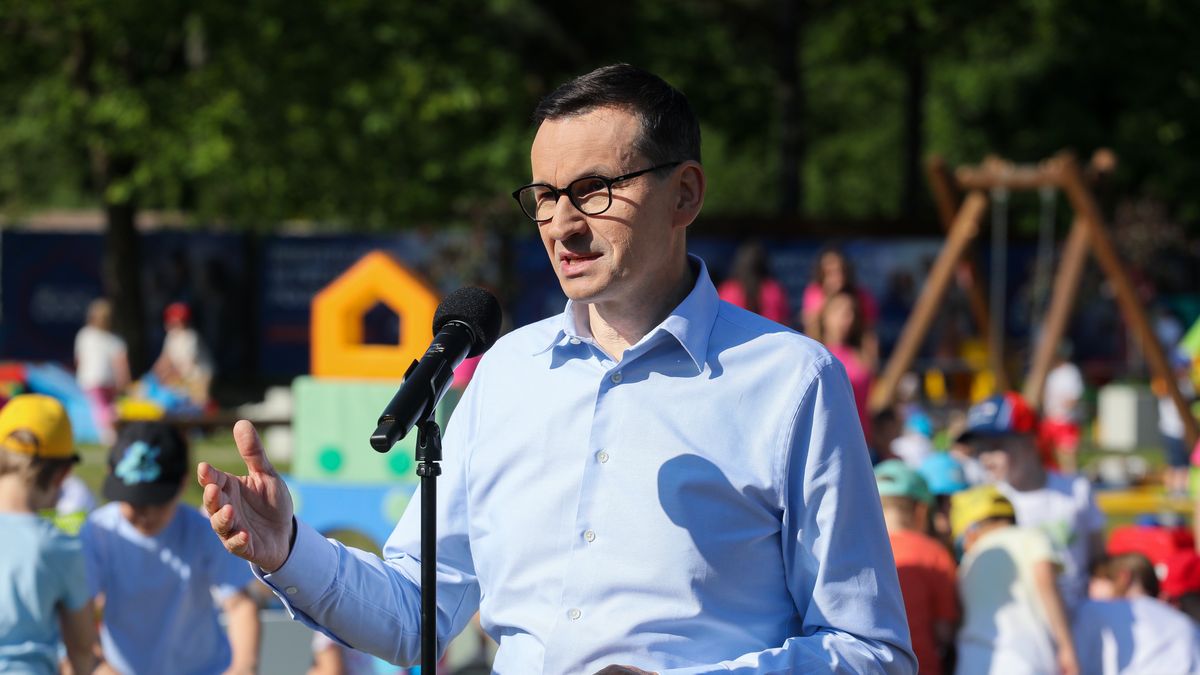 Żabia Wola, 01.06.2023. Premier Mateusz Morawiecki podczas konferencji prasowej w ramach wizyty w Żabiej Woli (woj. mazowieckie), 1 bm. (amb) PAP/Paweł Supernak