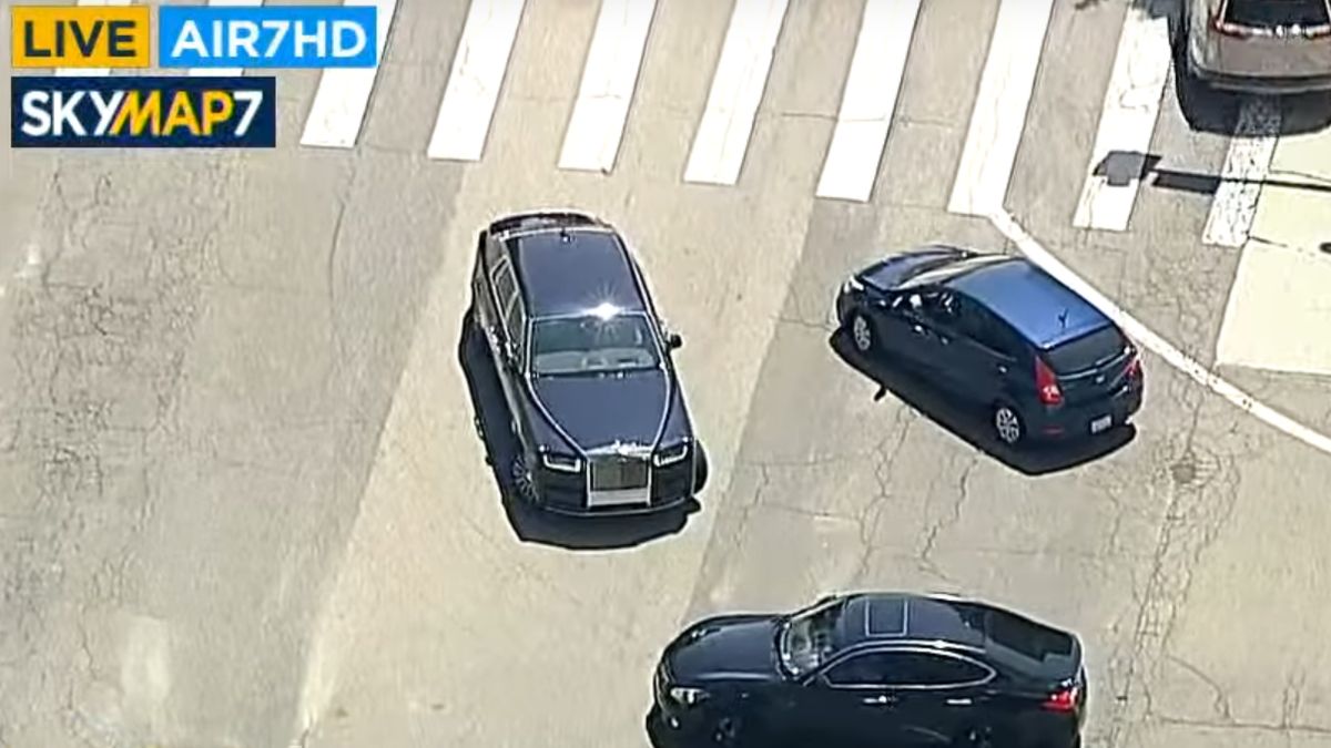 Złodziej uciekał przecinając ruchliwe skrzyżowania i prawie zderzając się z kilkoma samochodami