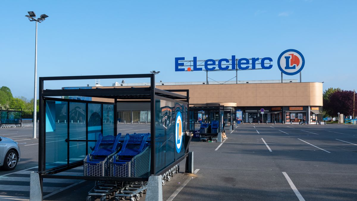 e.leclerc, leclerc, magasin, enseigne, hypermarché, supermarché, massy, inflation, logo, parking, pouvoir d'achat, populaire, commerce, commerçant, france, distribution, prix, distributeur, vente au détail, français, dépenses, bâtiment, consommation, marque, alimentation, chaine, chariots, alimentaire, coopérative, entrée, shopping, grande distribution, grande surface, courses, panier, extérieur, affaires, bon marché, drive, publicité, rue, industrie, entrepôt, architecture, porte, achat, centrale, groupe, vente