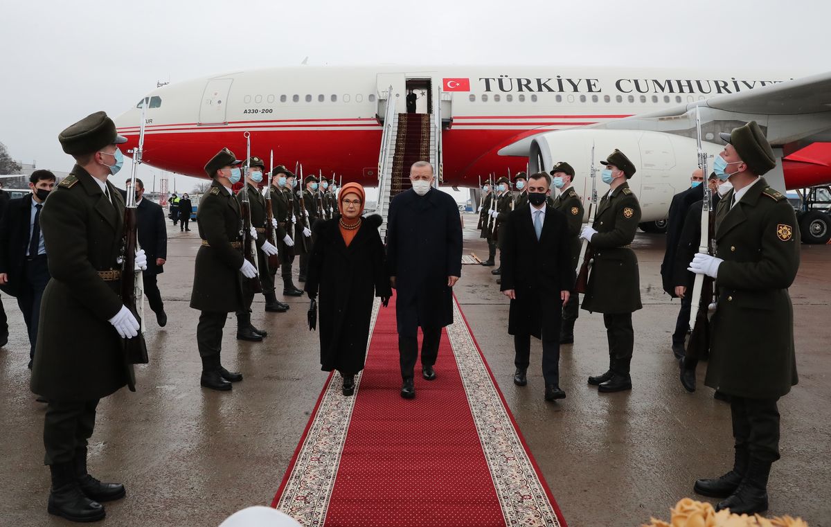 Kampanię promowania nowej nazwy Turcja rozpoczęła od nowych napisów na samolocie, którym prezydent Erdogan udaje się w dyplomatyczne podróże 