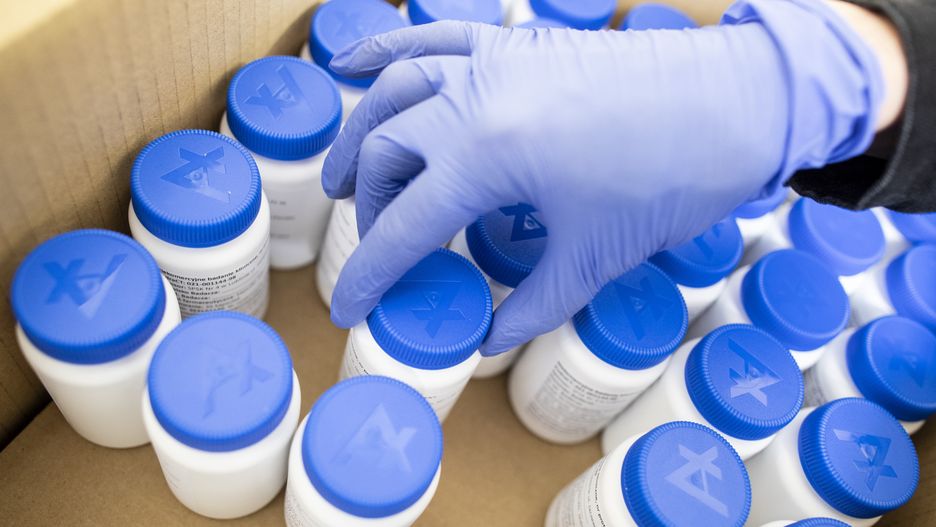 Amantadyna była podawana przez niektórych lekarzy pacjentom chorym na COVID-19