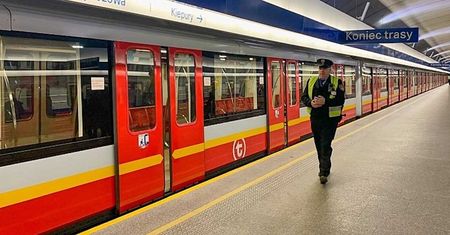 Warszawa: Metro tylko od Stokłosów. Zamknięte były trzy stacje na Ursynowie