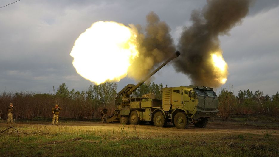 Wojna w Ukrainie rok 2024
Gunners from 43rd Separate Mechanized Brigade of the Armed Forces of Ukraine fire at Russian position with a 155 mm self-propelled howitzer 2C22 "Bohdana", in the Kharkiv region, on April 21, 2024, amid the Russian invasion in Ukraine. (Photo by Anatolii STEPANOV / AFP)
ANATOLII STEPANOV